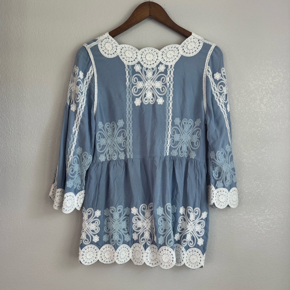 Ana & Rose Women’s Blue Embroidered Top M - Picture 2 of 4